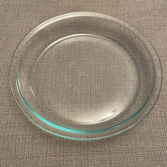 Pyrex 9” Round Pie Plate Clear Glass with Blue Tinted Rim - Picture 3 of 8